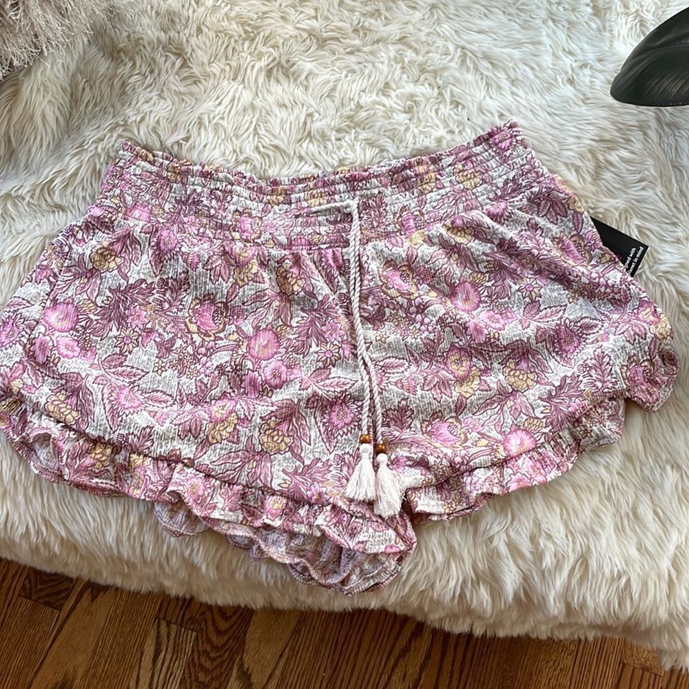 Pink & cream ruffle stretchy shorts super cute comfortable with tassels XL